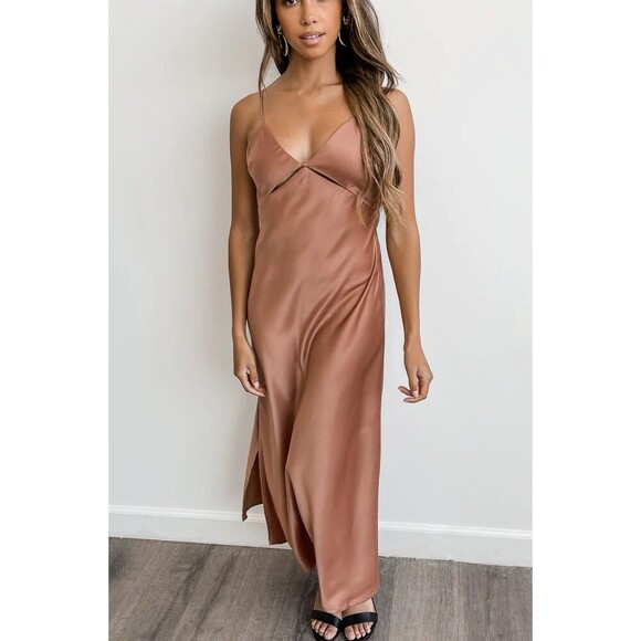 Fiestar Dresses & Skirts - Women’s Maxi Dress Sz Large Strappy Open Back Side Slit Cameo
